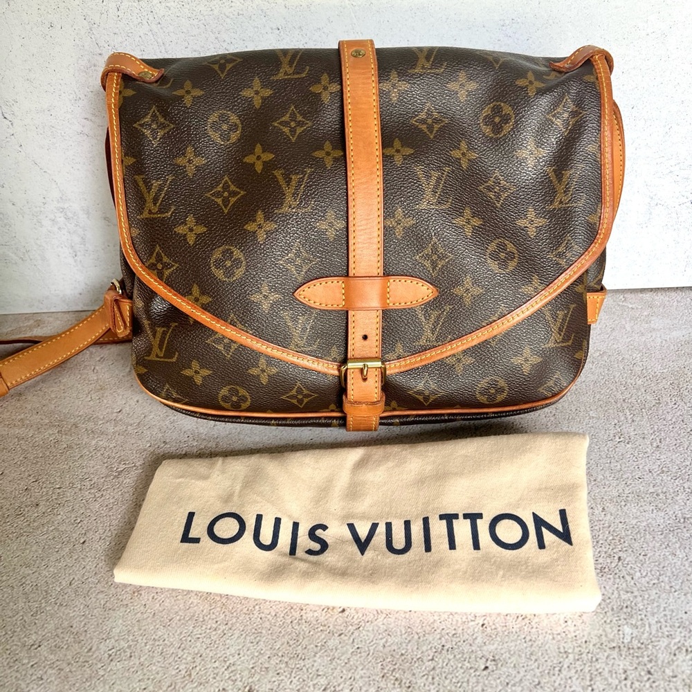 Louis Vuitton Saumur 30 bag with beautiful honey patina CLEAN.
